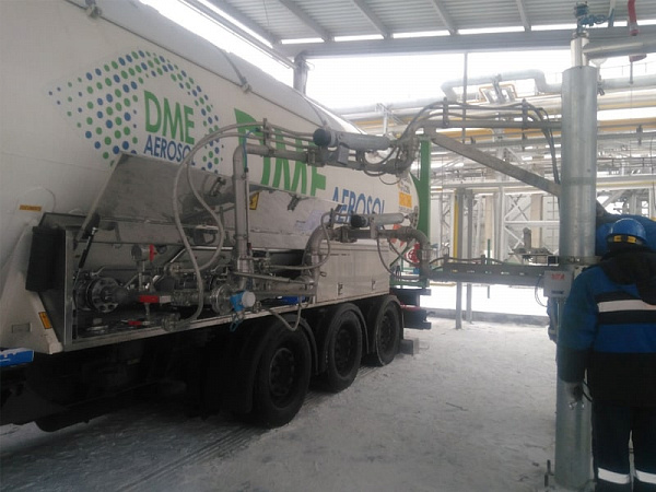 Dimethyl ether delivery in the own tank-containers